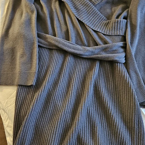 Dress - Picture 5 of 5